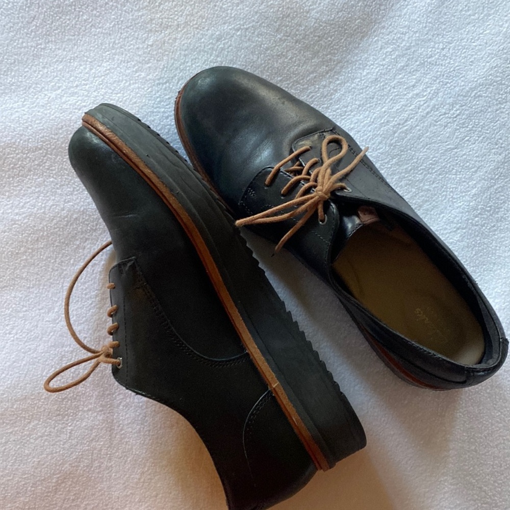 Clarks black leather lace up Oxfords, 8.5